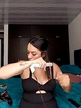 Lesly_10- on StripChat 