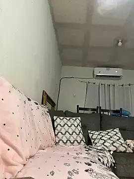 Leslydeleon23 on StripChat 