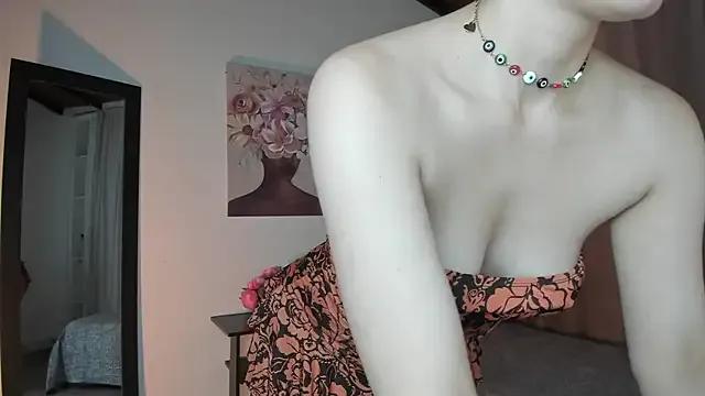 LiaWhite_x on StripChat