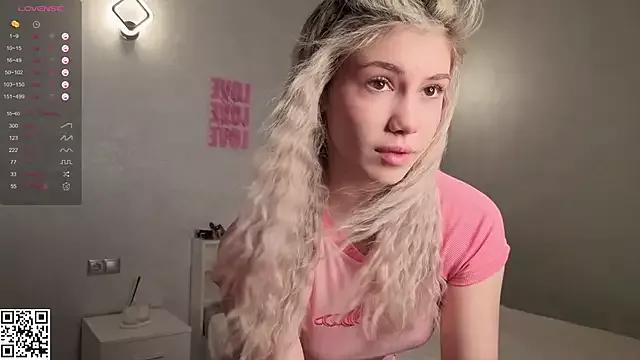 lilisstar on StripChat 