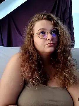 LilouCuriosity on StripChat 