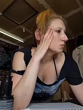 lilyhornyhousewife on StripChat 