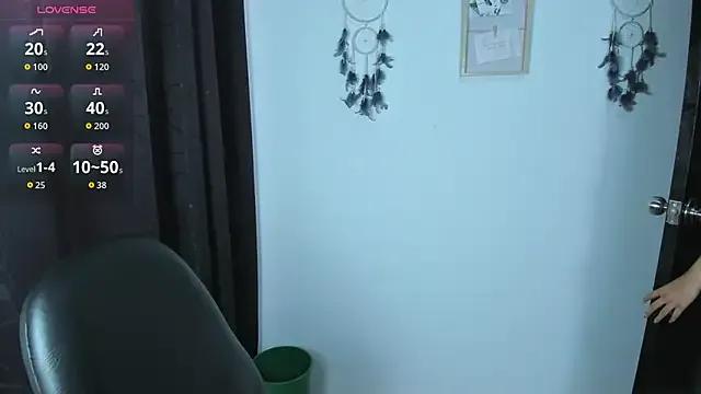 LilyMadisson_F_w on StripChat 
