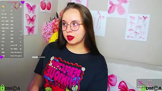 Lilysweet13 on StripChat 