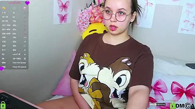 Lilysweet13 on StripChat 
