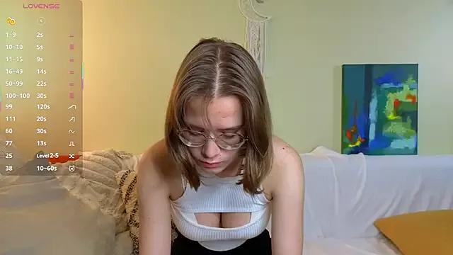 LinnGee on StripChat 