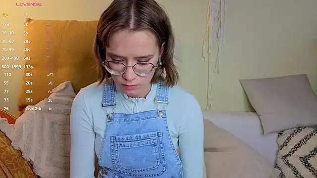 LinnGee on StripChat 
