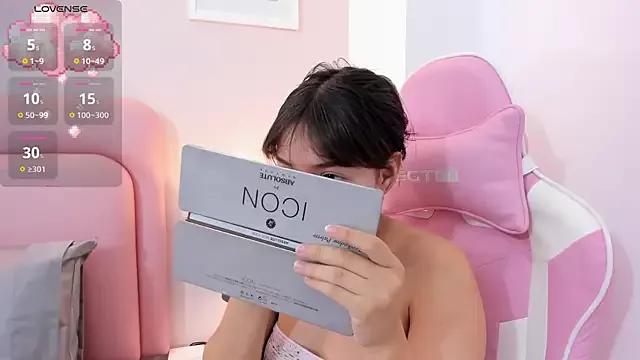 little_dolly1 on StripChat 