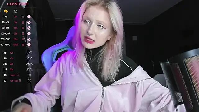 little_grinch666 on StripChat