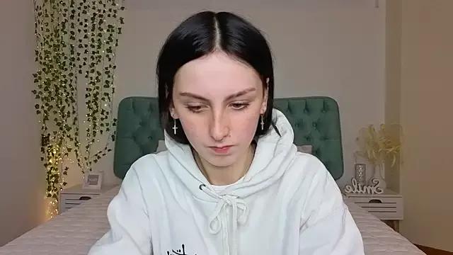 Little_moly999 on StripChat 