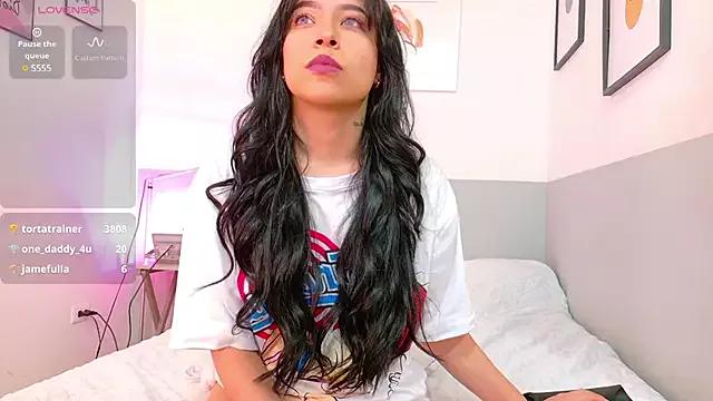 littleebluee on StripChat 
