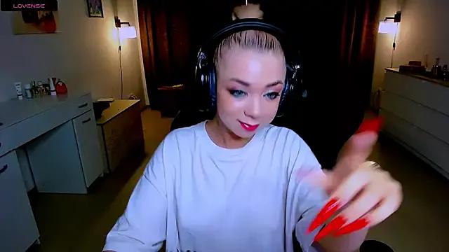 littleSiyfairy on StripChat 