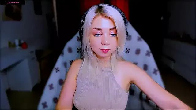 littleSiyfairy on StripChat 