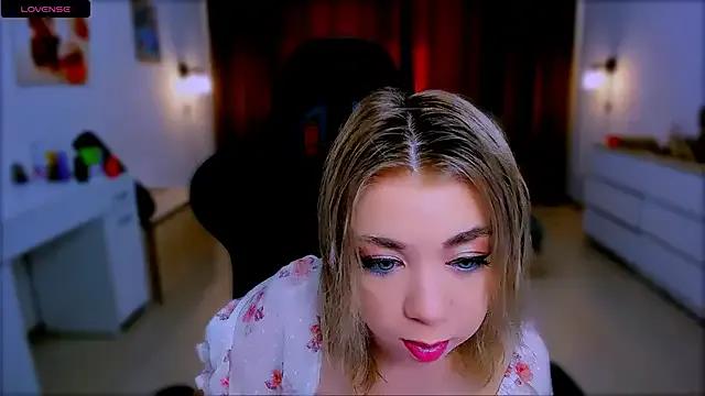 littleSiyfairy on StripChat