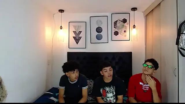 LittleWhiteBoys on StripChat 