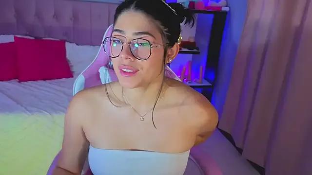 LoaLuxury on StripChat 