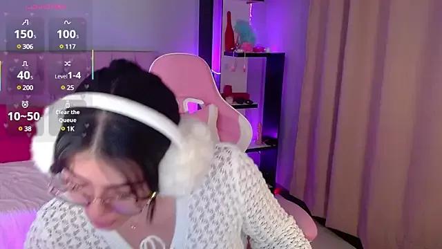 LoaLuxury on StripChat 