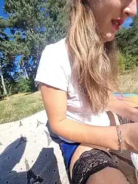 LoLa-69-X — 4 doigts dans la chatte