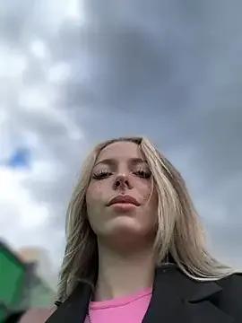 LoraaDoll's avatar