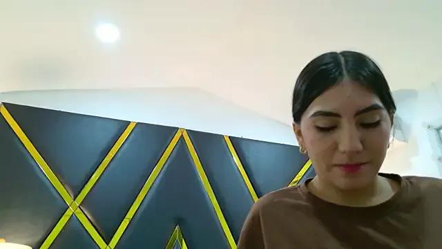 LuciaFuentes on StripChat