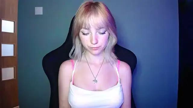 LuciaYoung on StripChat