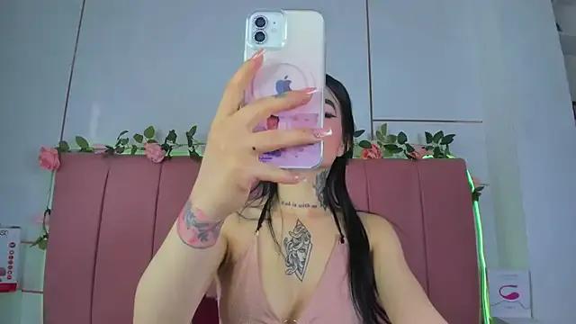 Lucy_leroy on StripChat