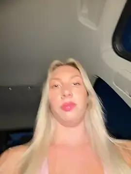 LuisaBecker — Topless 5 min 