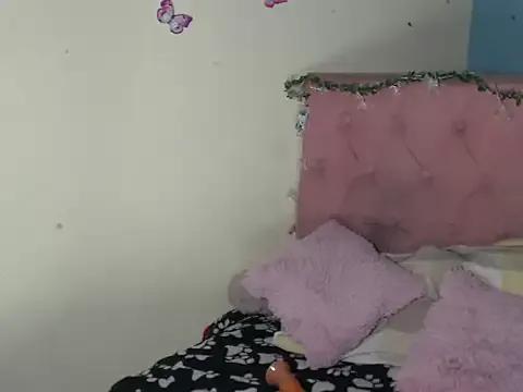 LUNA_VIXEN- on StripChat