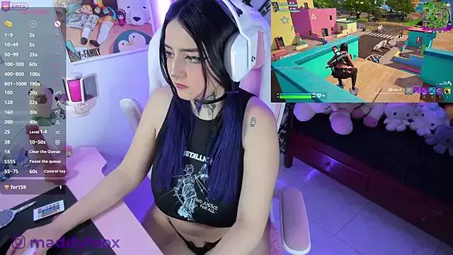 MaddyFooxx on StripChat 
