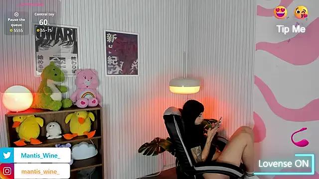 Mantis_wine on StripChat