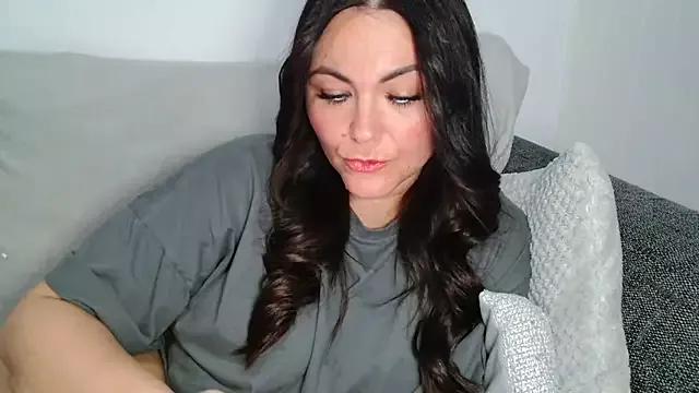 MARRIED_MIA_UK on StripChat 