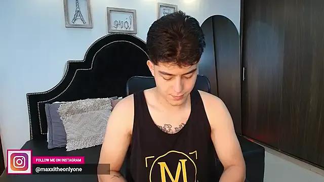 MaxxiCruz on StripChat 