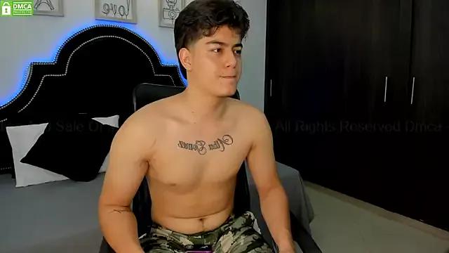 MaxxiCruz on StripChat 