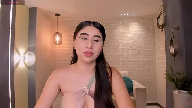 MayaMoretti_ — Flash boobs & spit it