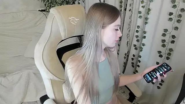 mell_milles on StripChat 