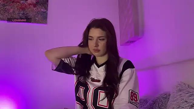 MENNDI on StripChat 