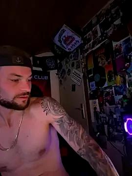 Mexxwell69 on StripChat 