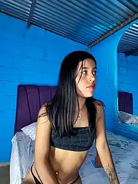 MiaaHills on StripChat 