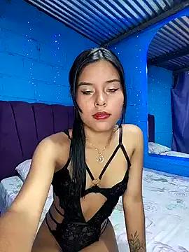 MiaaHills on StripChat 