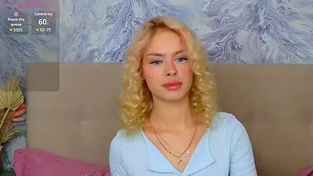 MiaMaybrook on StripChat 