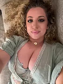miamellycious on StripChat 