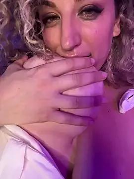 miamellycious on StripChat 