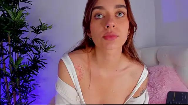 MissLana77 on StripChat 