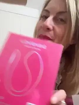 MissMolly_4U on StripChat 