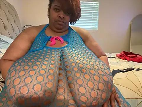 Missredboneo12 on StripChat 