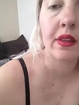 Mllesha74000 on StripChat 