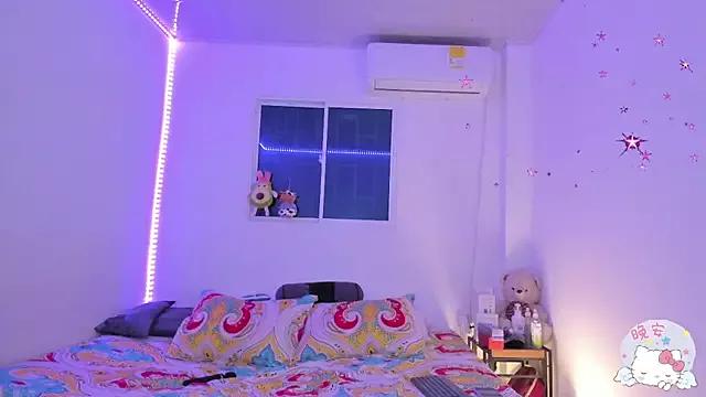 MollyG18 on StripChat 