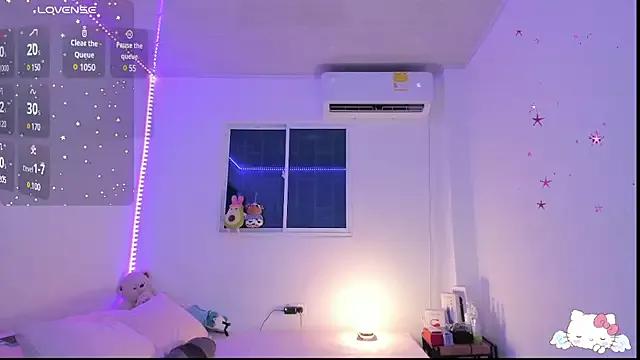 MollyG18 on StripChat 