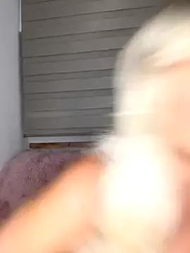 MollyLovexo on StripChat 