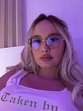 mollyxxx on StripChat 